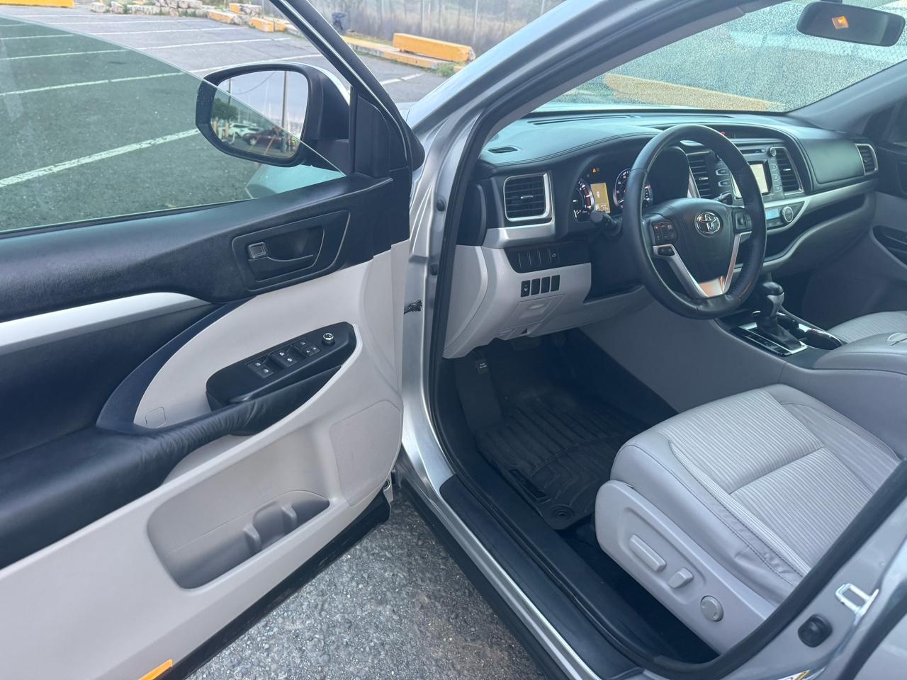 Toyota Highlander LE Plus FWD V6 2015