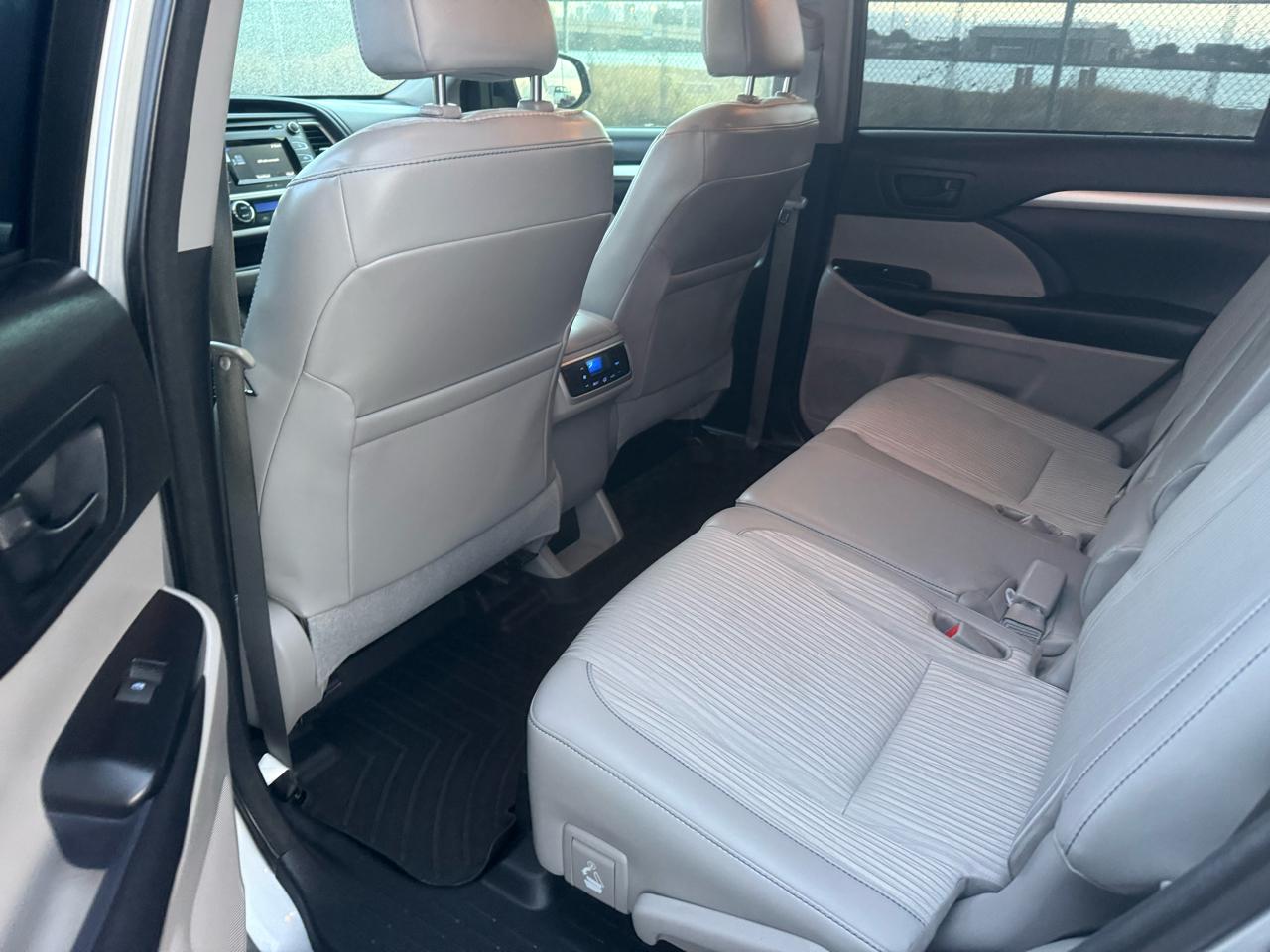 Toyota Highlander LE Plus FWD V6 2015