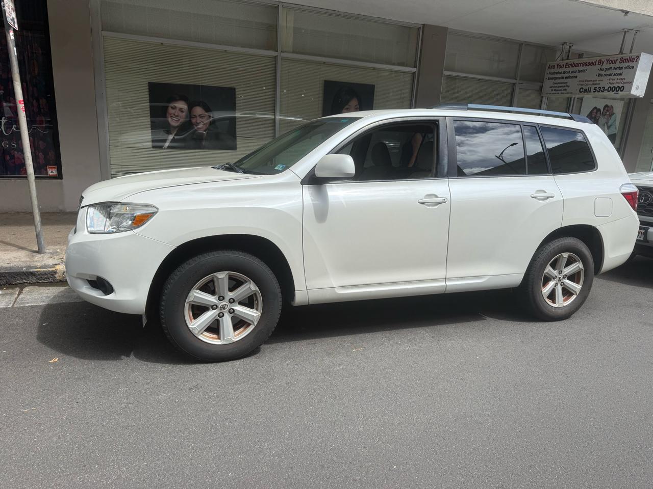 Toyota Highlander Base 2WD V6 2010