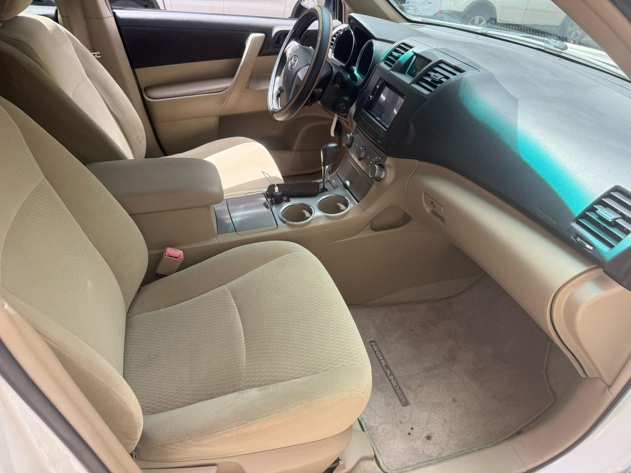 Toyota Highlander Base 2WD V6 2010