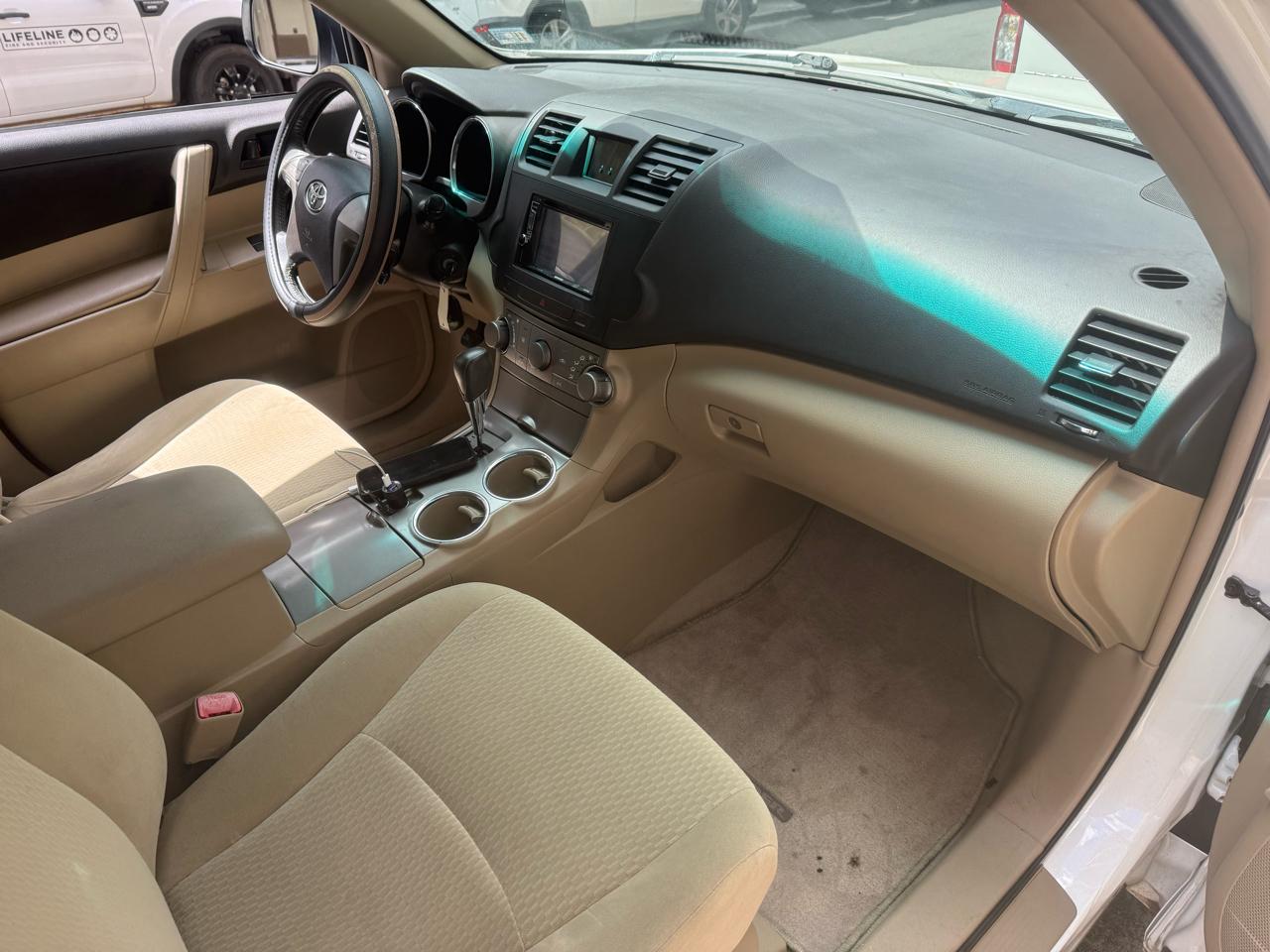 Toyota Highlander Base 2WD V6 2010