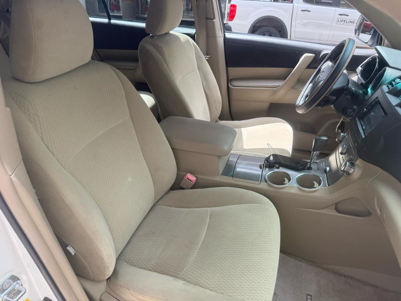 Toyota Highlander Base 2WD V6 2010