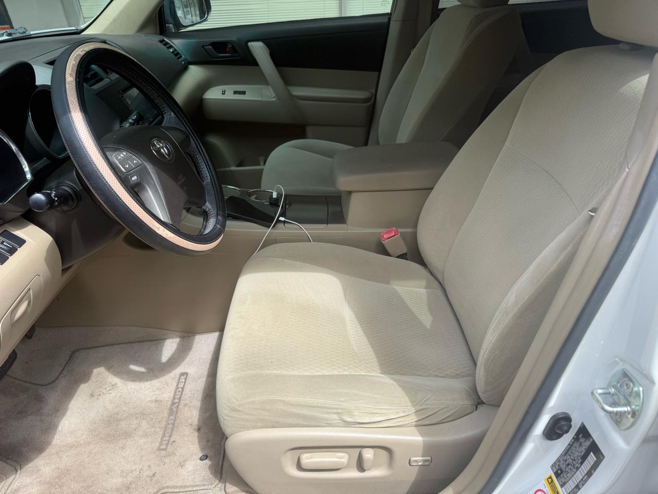 Toyota Highlander Base 2WD V6 2010