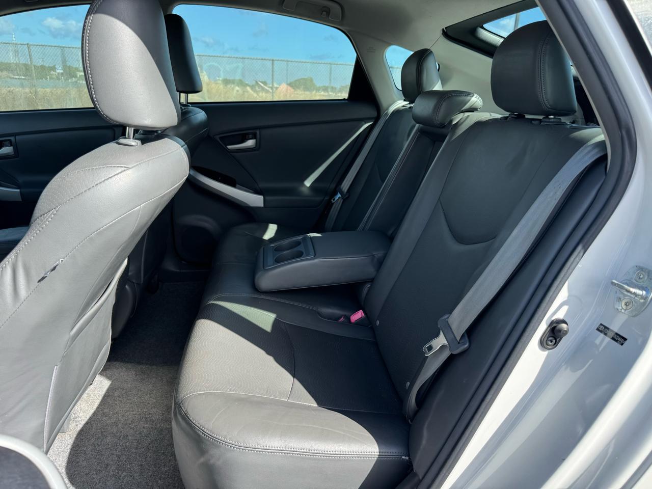 Toyota Prius Prius V 2010