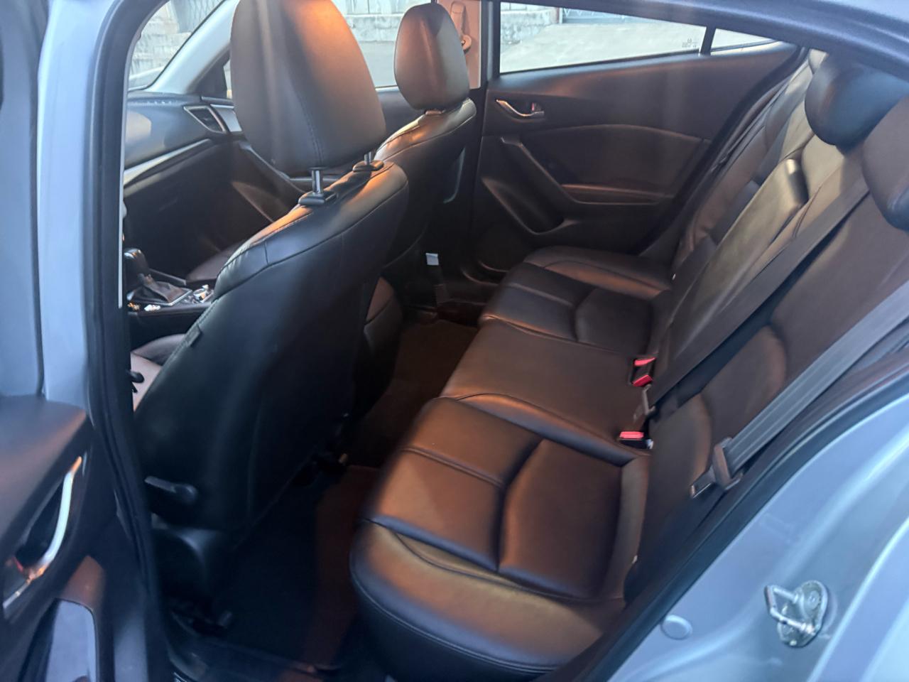 Mazda MAZDA3 i Touring AT 4-Door 2017