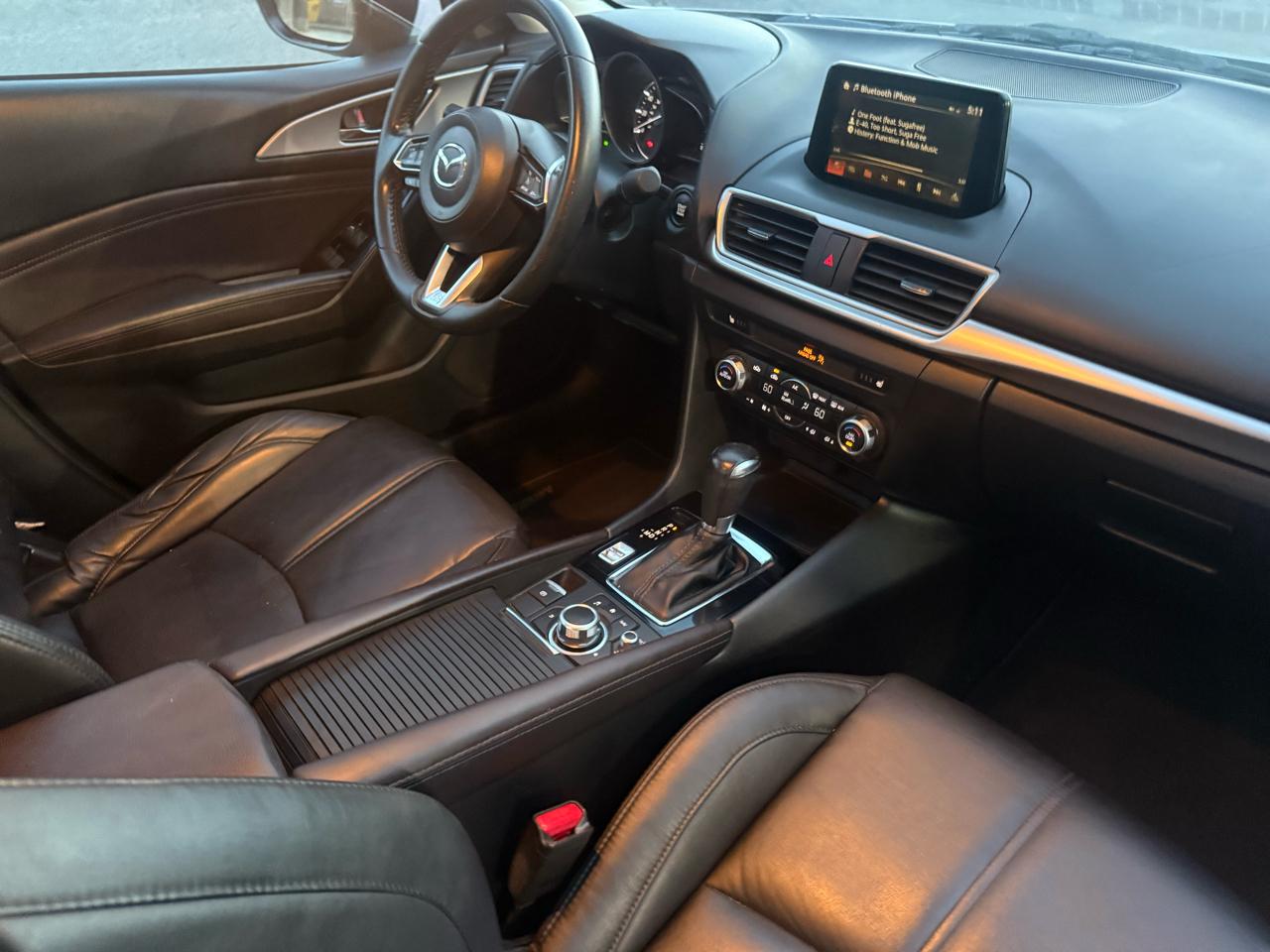 Mazda MAZDA3 i Touring AT 4-Door 2017
