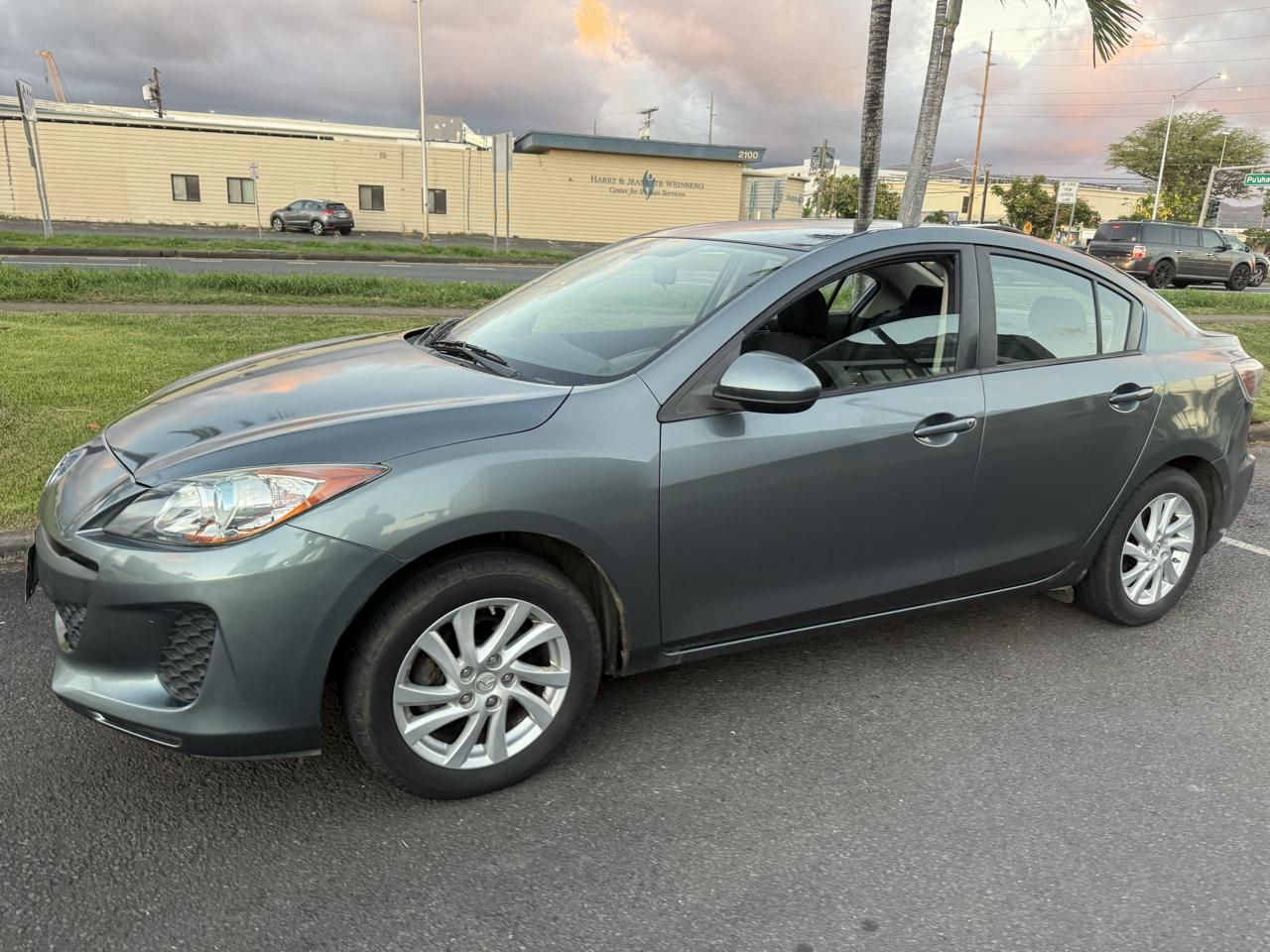 Mazda MAZDA3 i Touring 4-door 2012