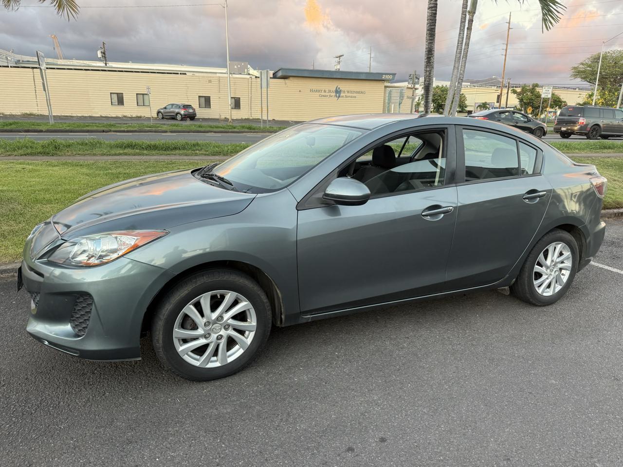 Mazda MAZDA3 i Touring 4-door 2012