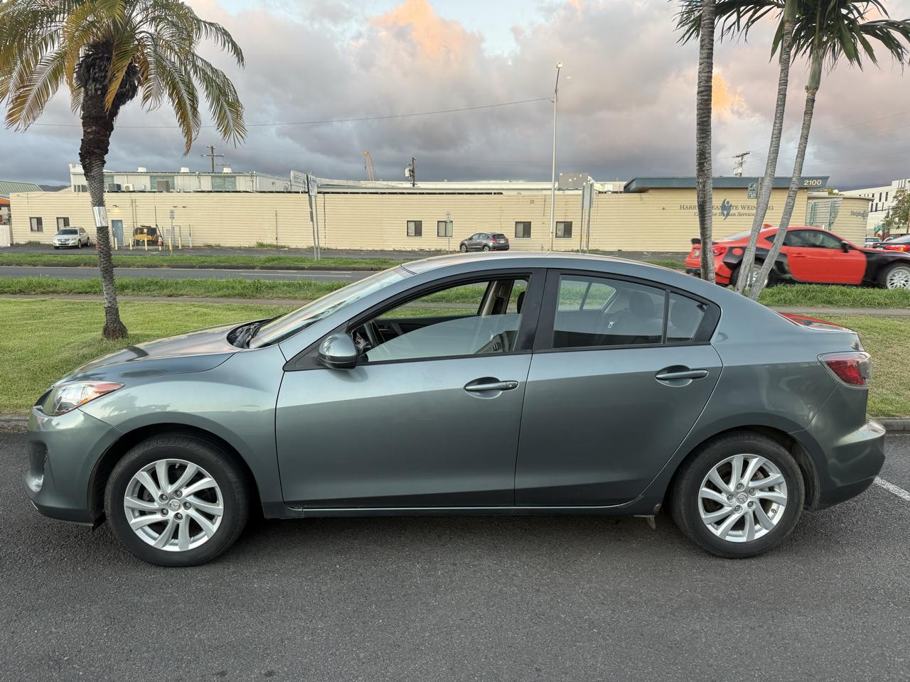 Mazda MAZDA3 i Touring 4-door 2012