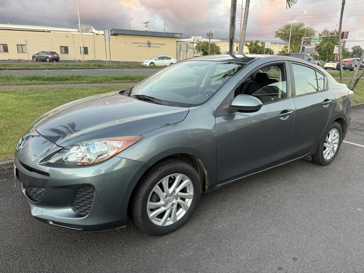 Mazda MAZDA3 i Touring 4-door 2012