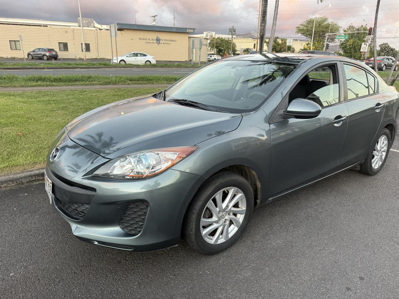 Mazda MAZDA3 i Touring 4-door 2012