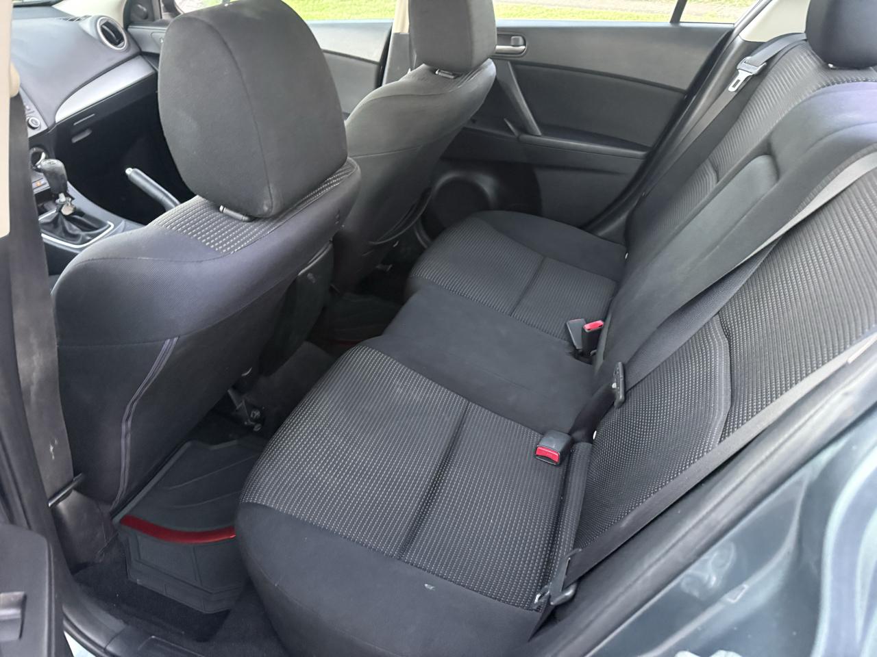 Mazda MAZDA3 i Touring 4-door 2012