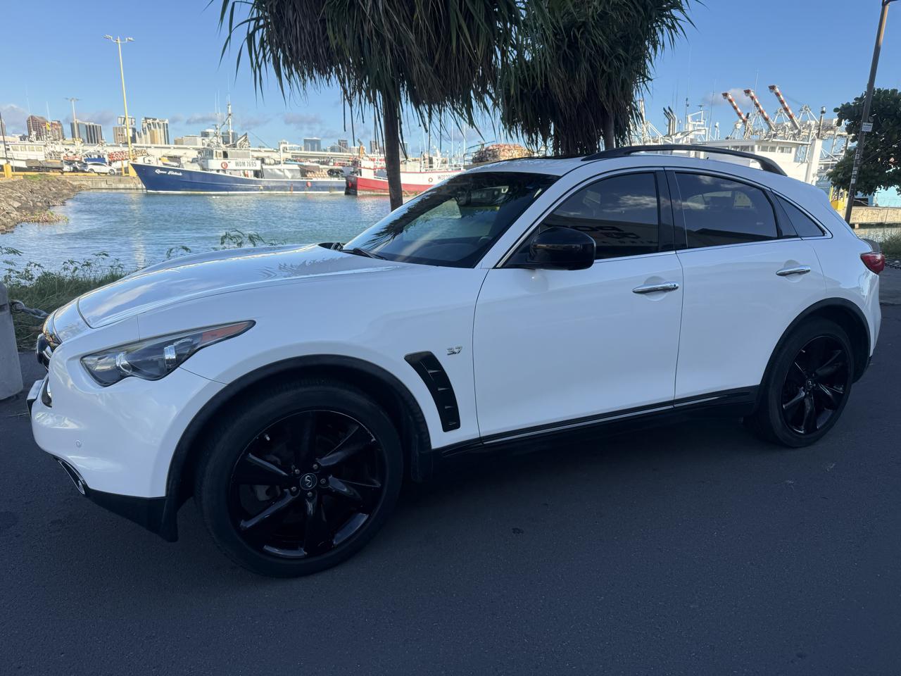 Infiniti QX70 4D SUV RWD V6 2016