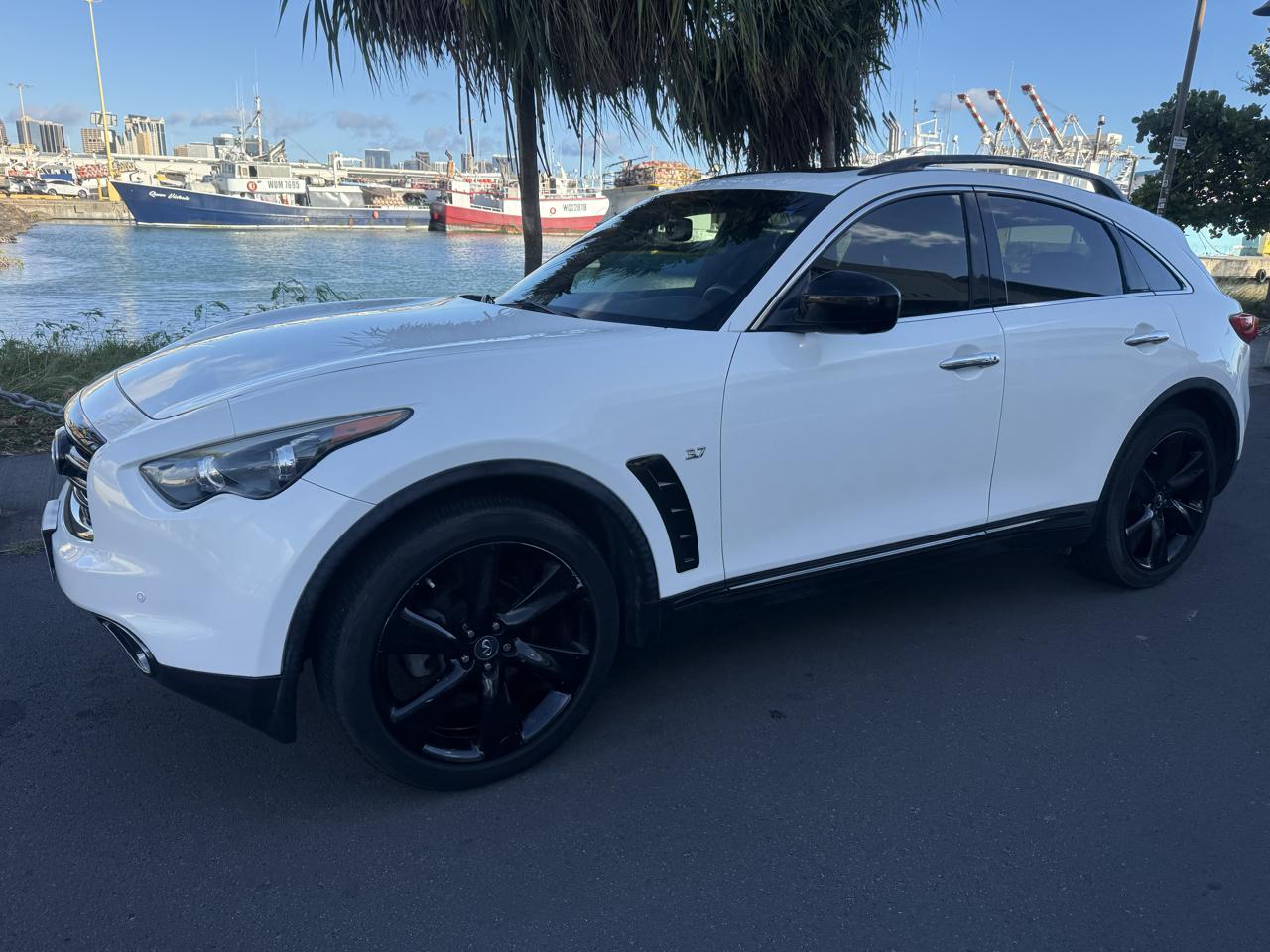 Infiniti QX70 4D SUV RWD V6 2016