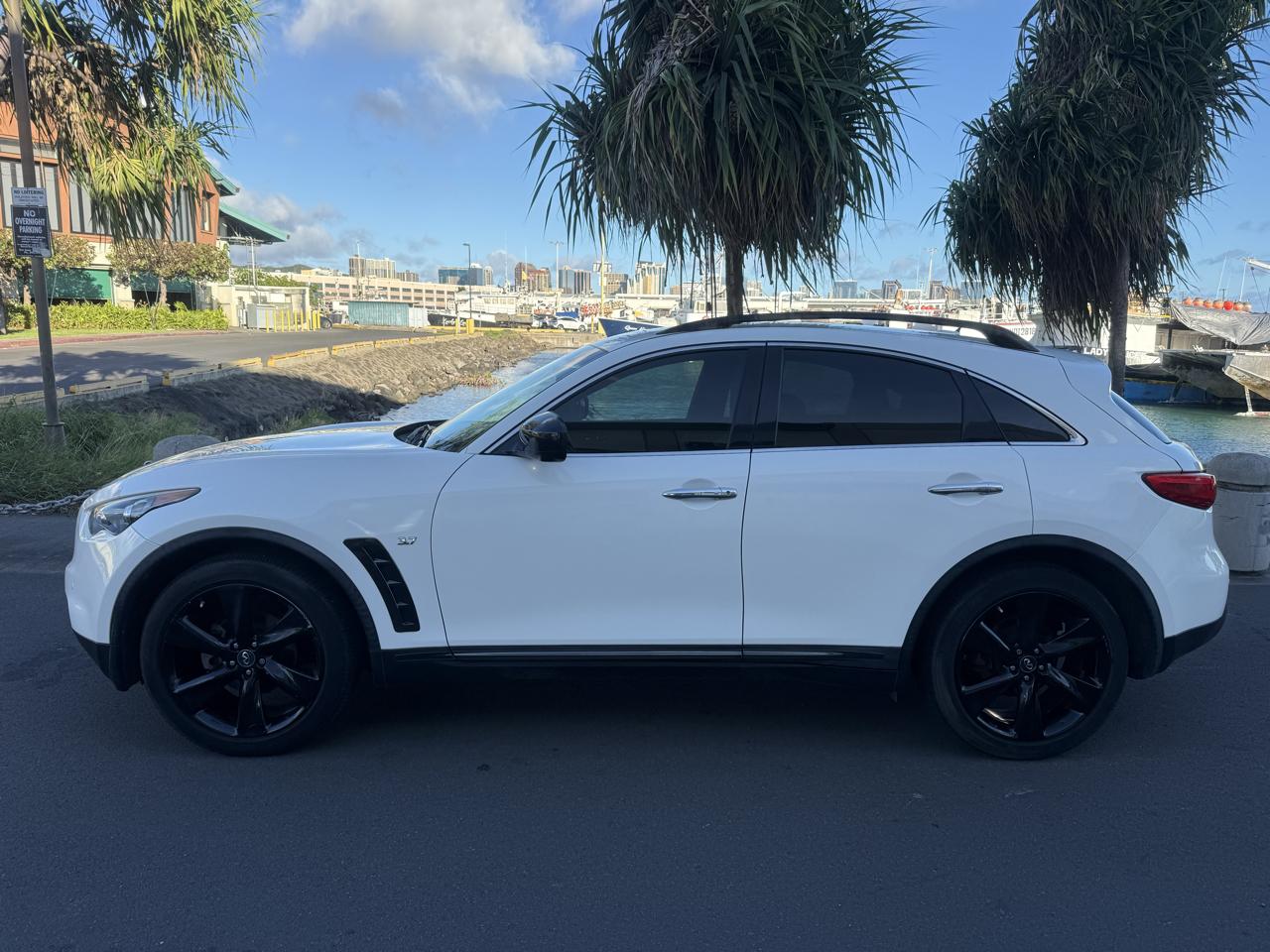 Infiniti QX70 4D SUV RWD V6 2016
