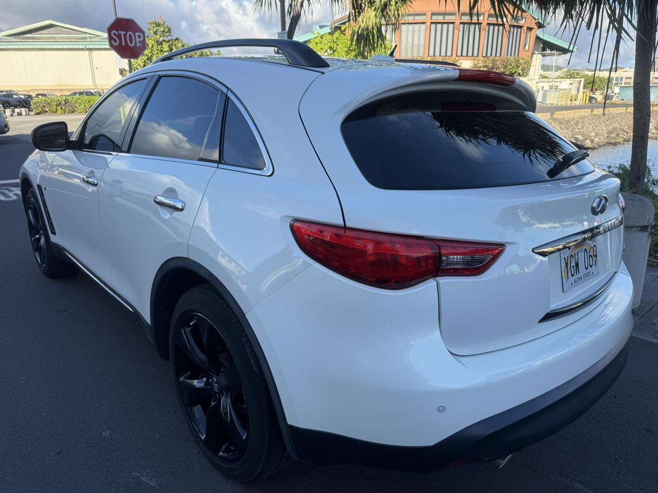 Infiniti QX70 4D SUV RWD V6 2016