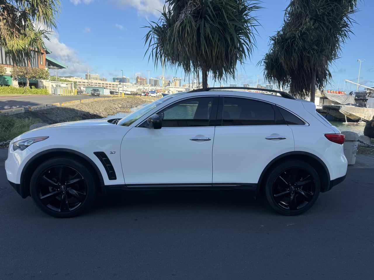Infiniti QX70 4D SUV RWD V6 2016