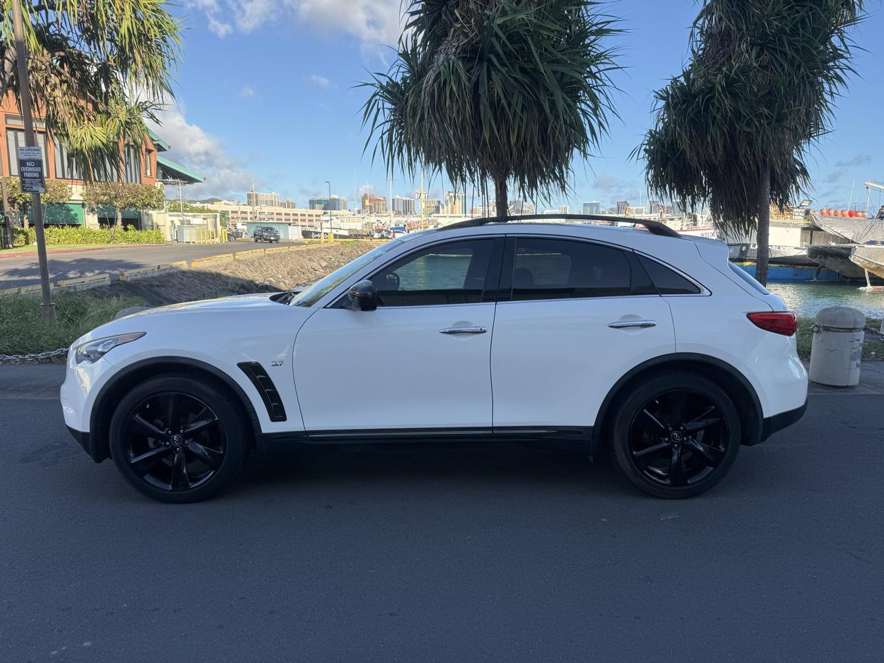 Infiniti QX70 4D SUV RWD V6 2016