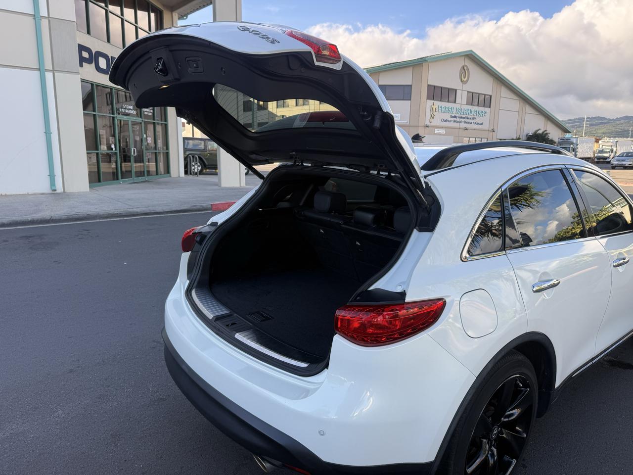 Infiniti QX70 4D SUV RWD V6 2016