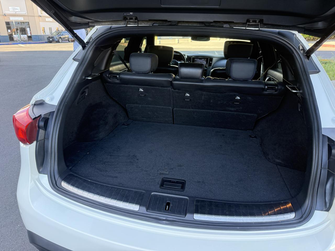 Infiniti QX70 4D SUV RWD V6 2016