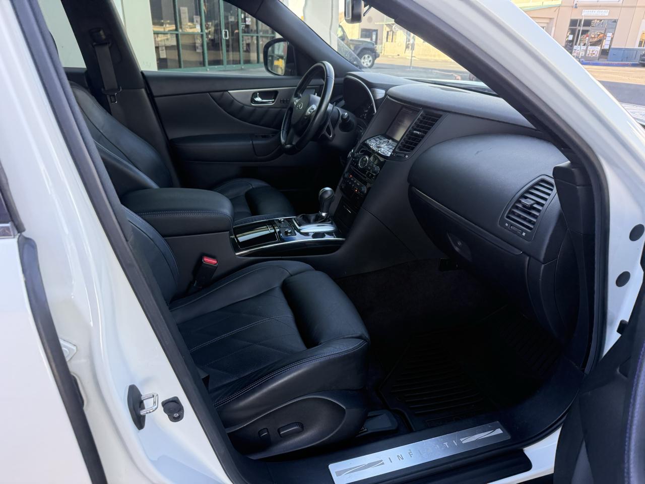 Infiniti QX70 4D SUV RWD V6 2016