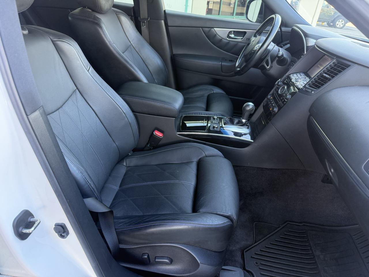 Infiniti QX70 4D SUV RWD V6 2016