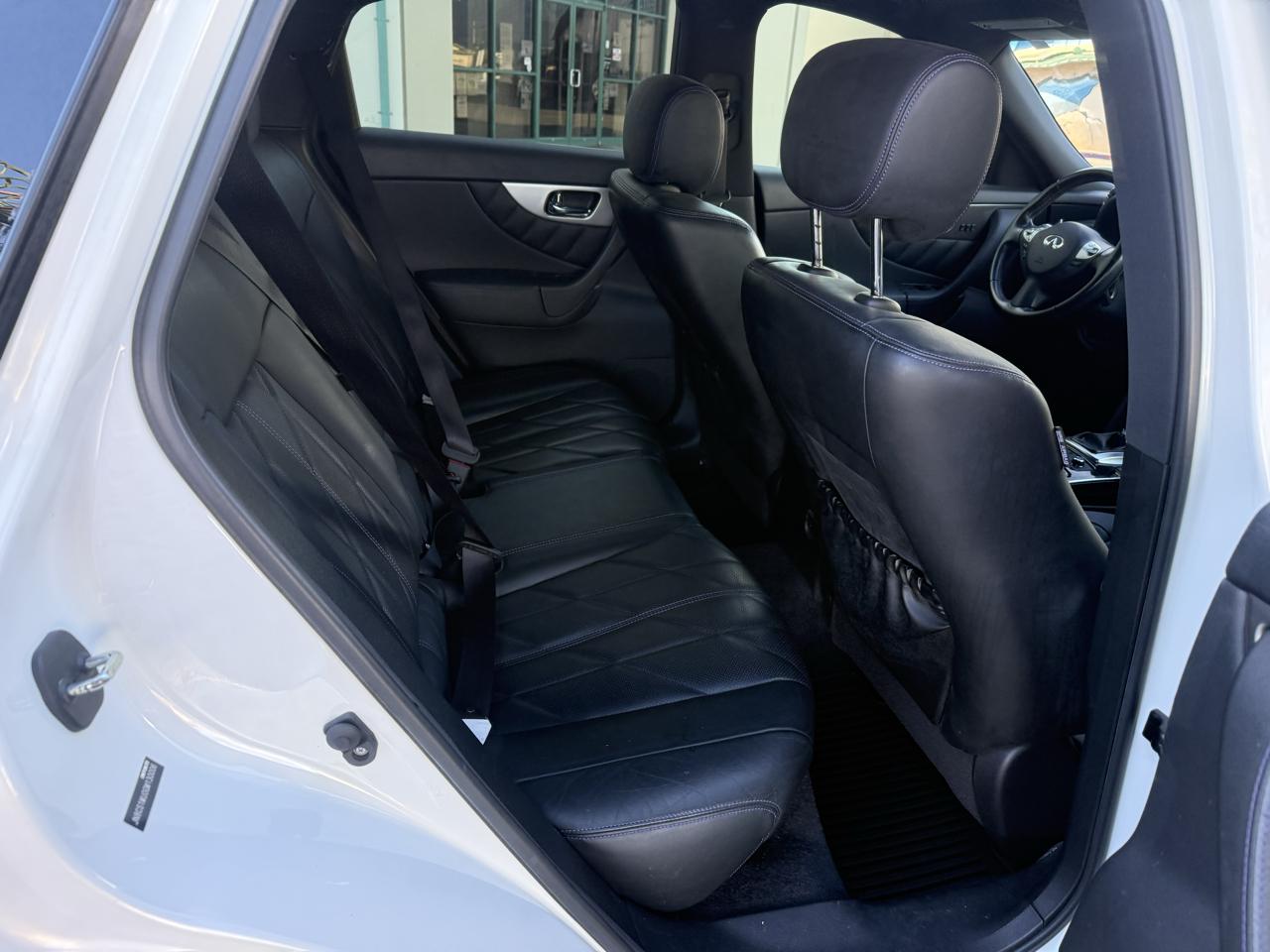 Infiniti QX70 4D SUV RWD V6 2016