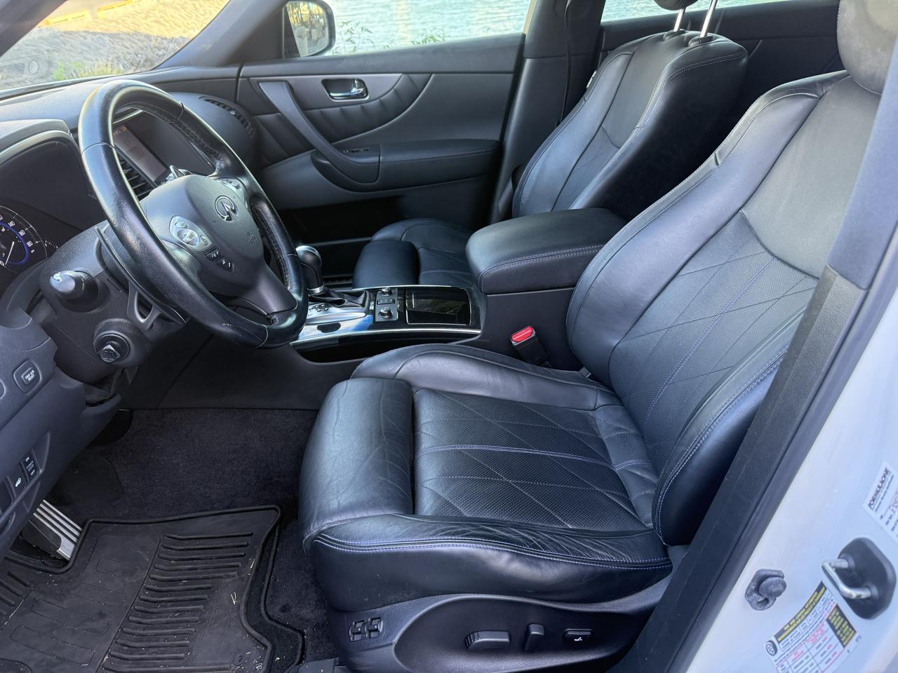 Infiniti QX70 4D SUV RWD V6 2016