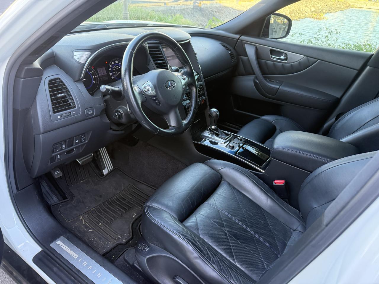 Infiniti QX70 4D SUV RWD V6 2016