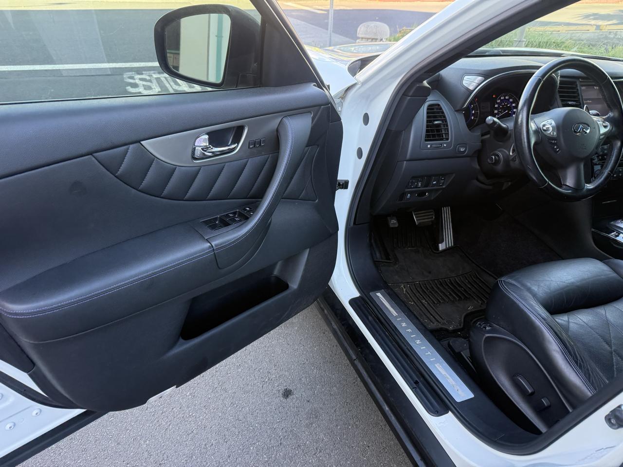 Infiniti QX70 4D SUV RWD V6 2016