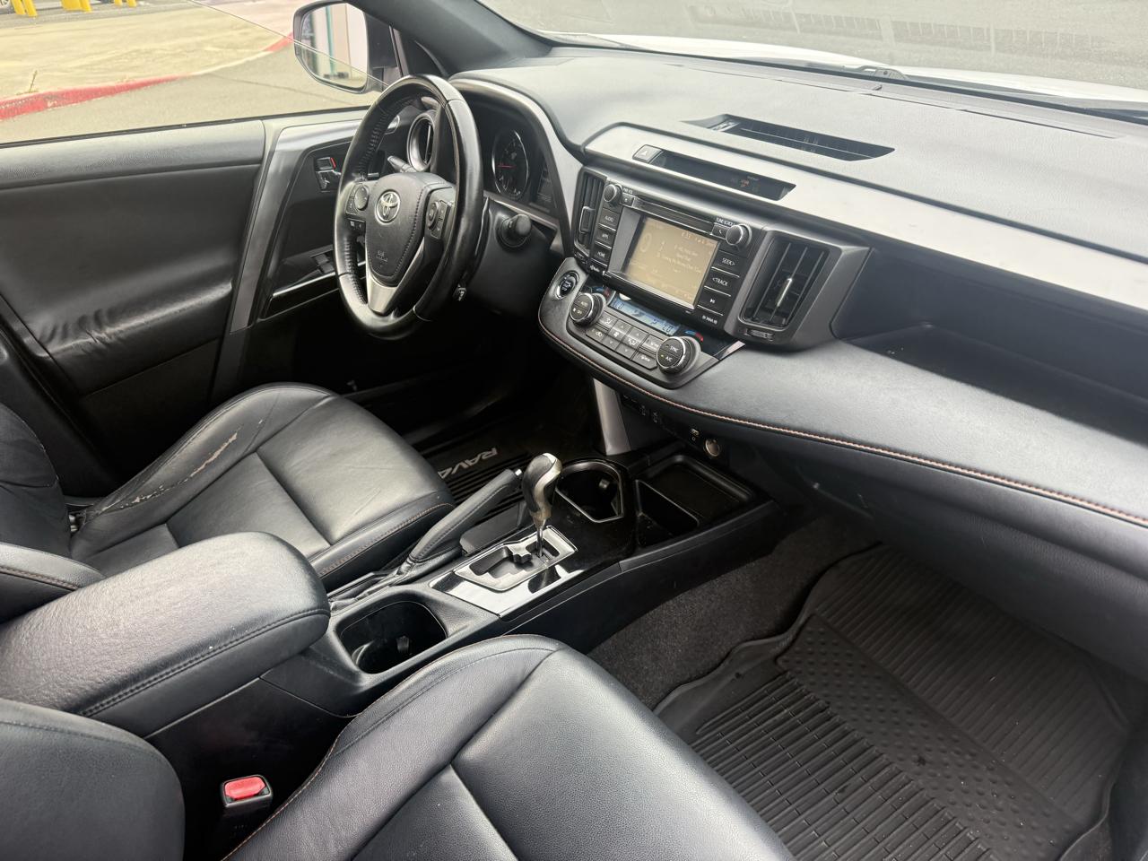 Toyota RAV4 SE 4WD 2016