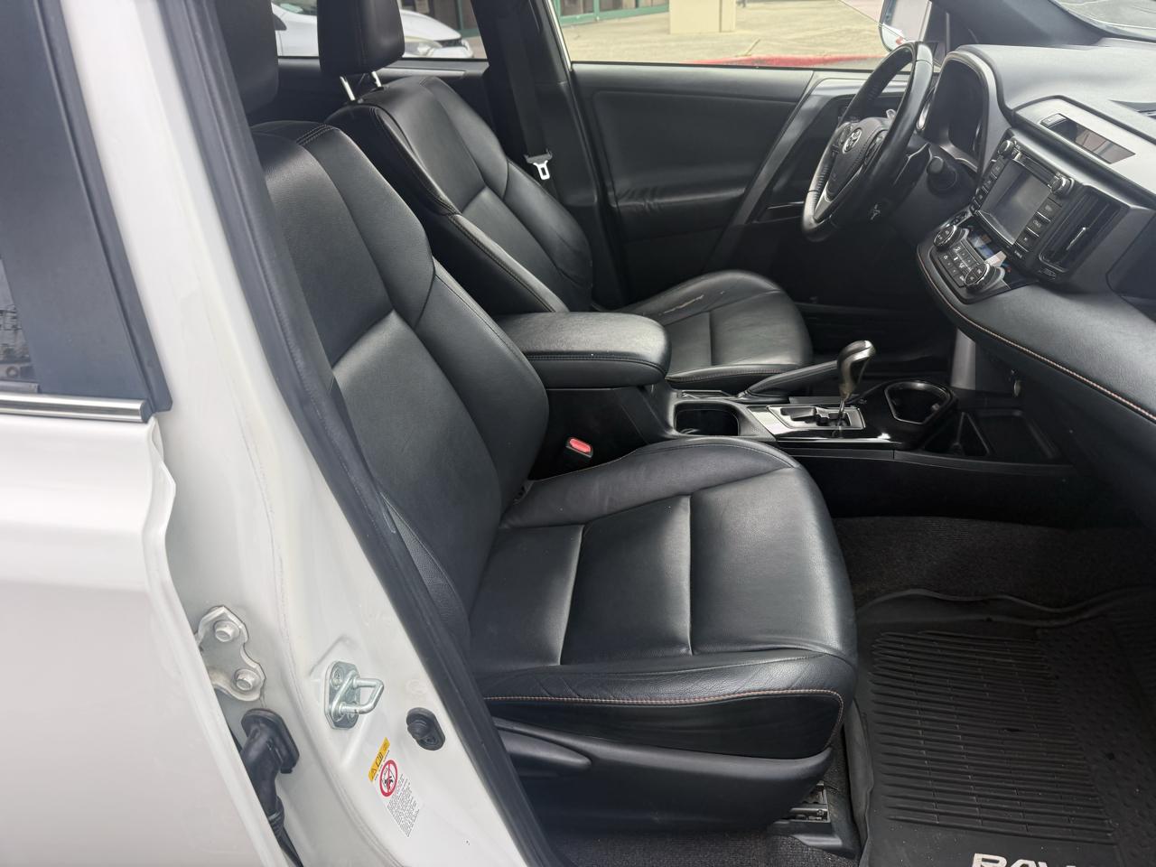 Toyota RAV4 SE 4WD 2016