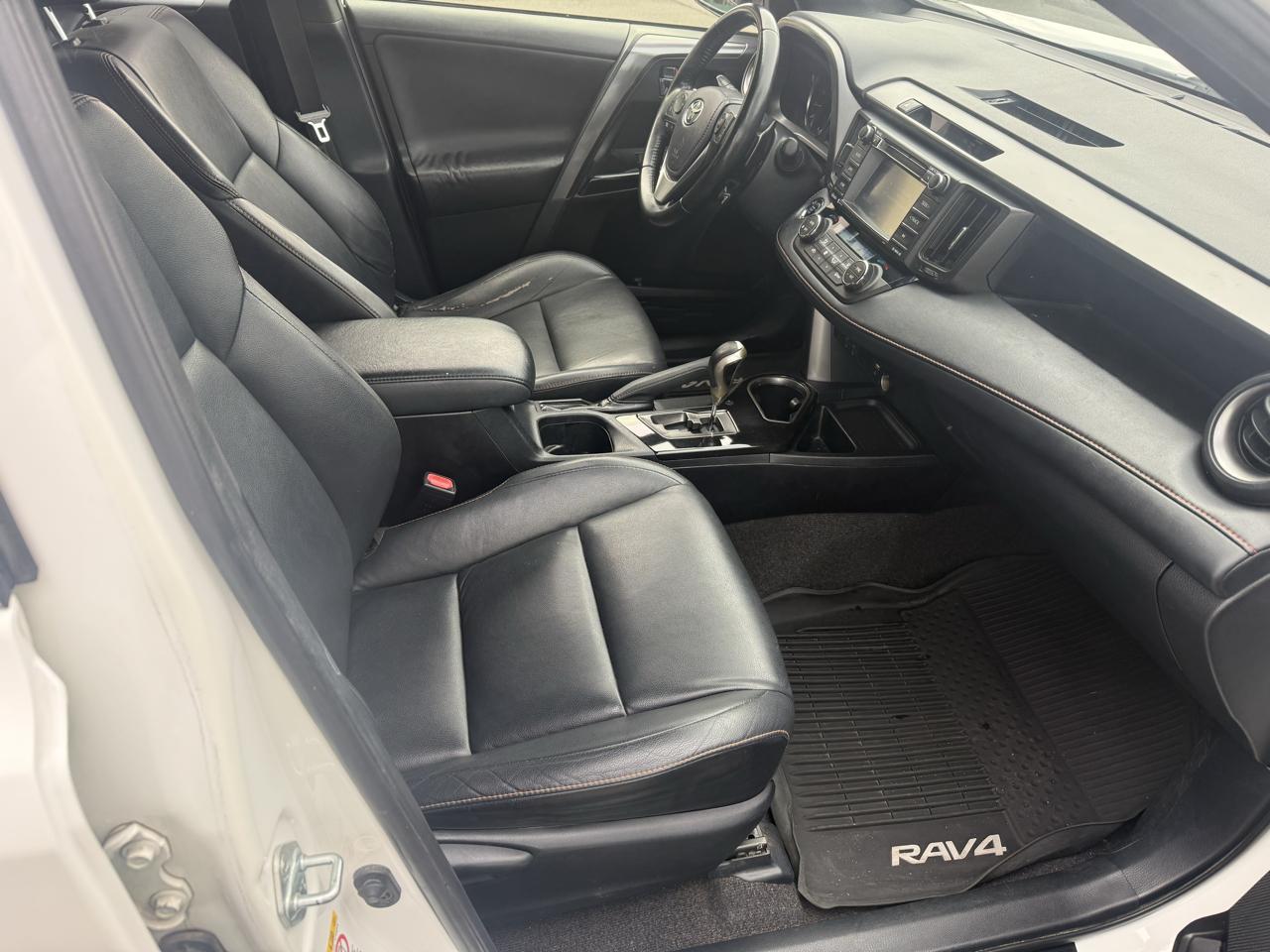 Toyota RAV4 SE 4WD 2016