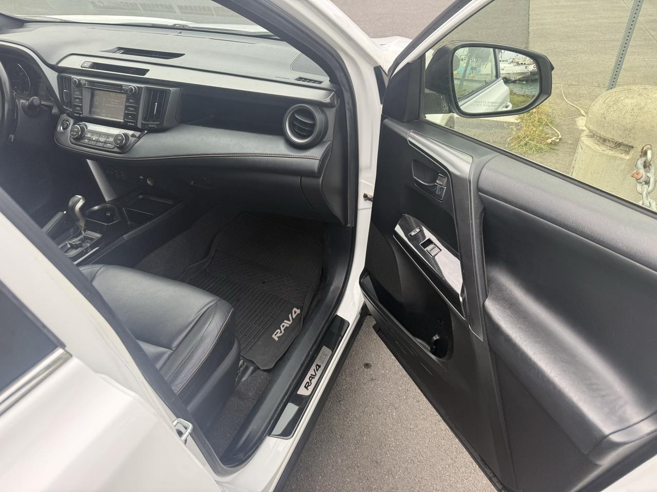 Toyota RAV4 SE 4WD 2016