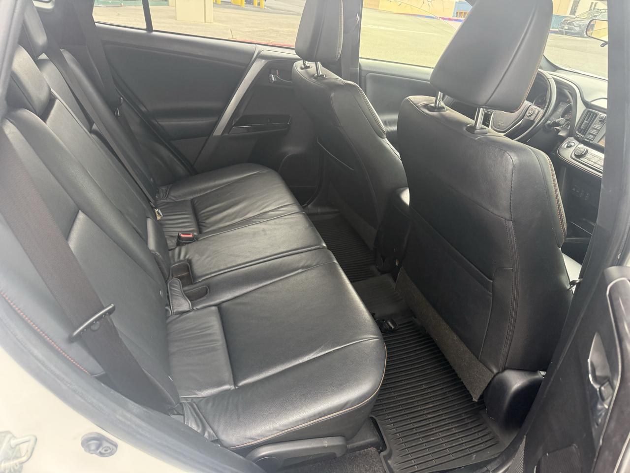 Toyota RAV4 SE 4WD 2016