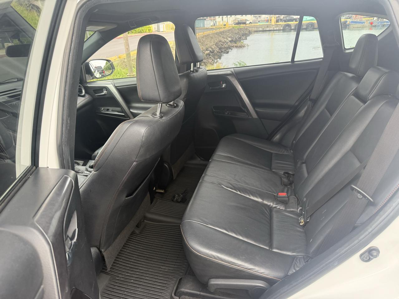Toyota RAV4 SE 4WD 2016