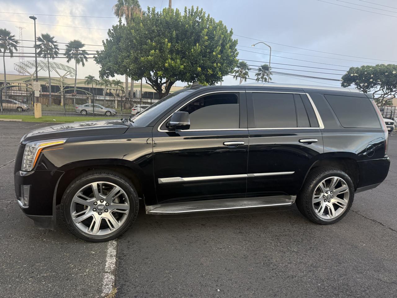 Cadillac Escalade Luxury 2WD 2016
