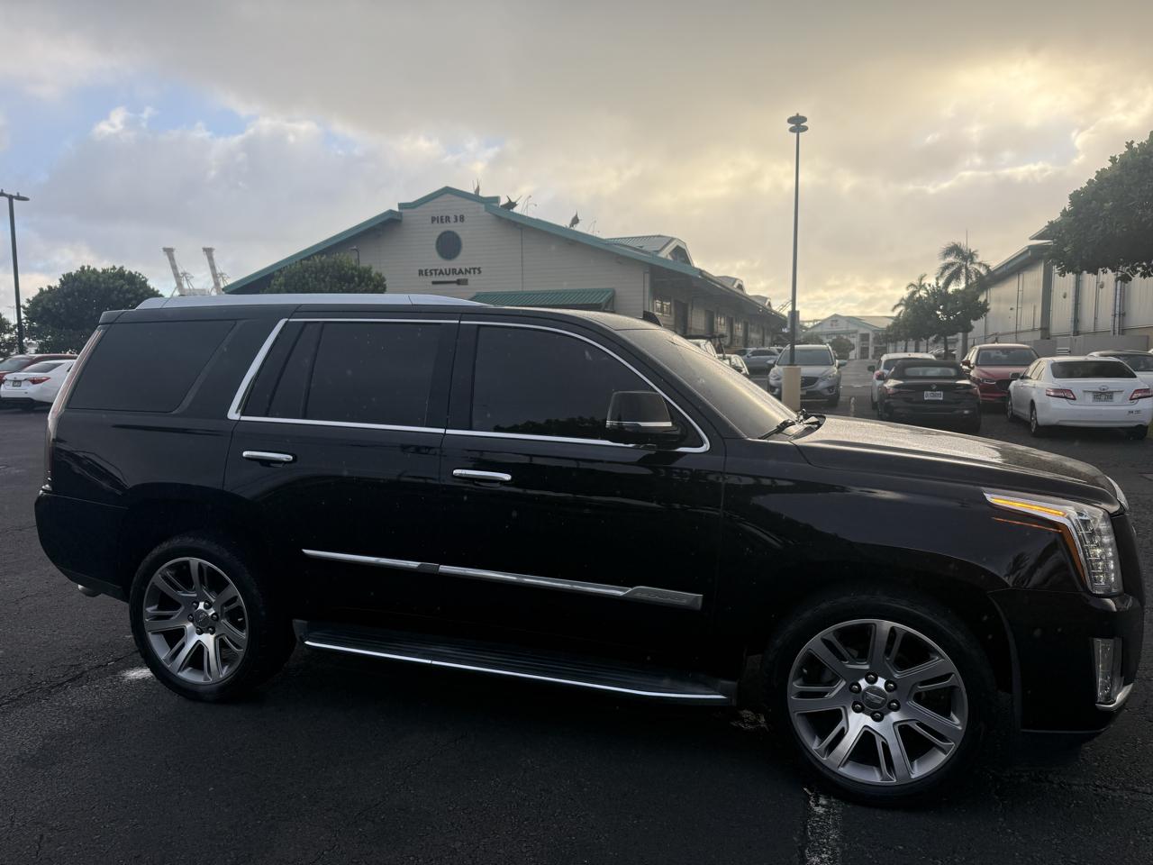 Cadillac Escalade Luxury 2WD 2016