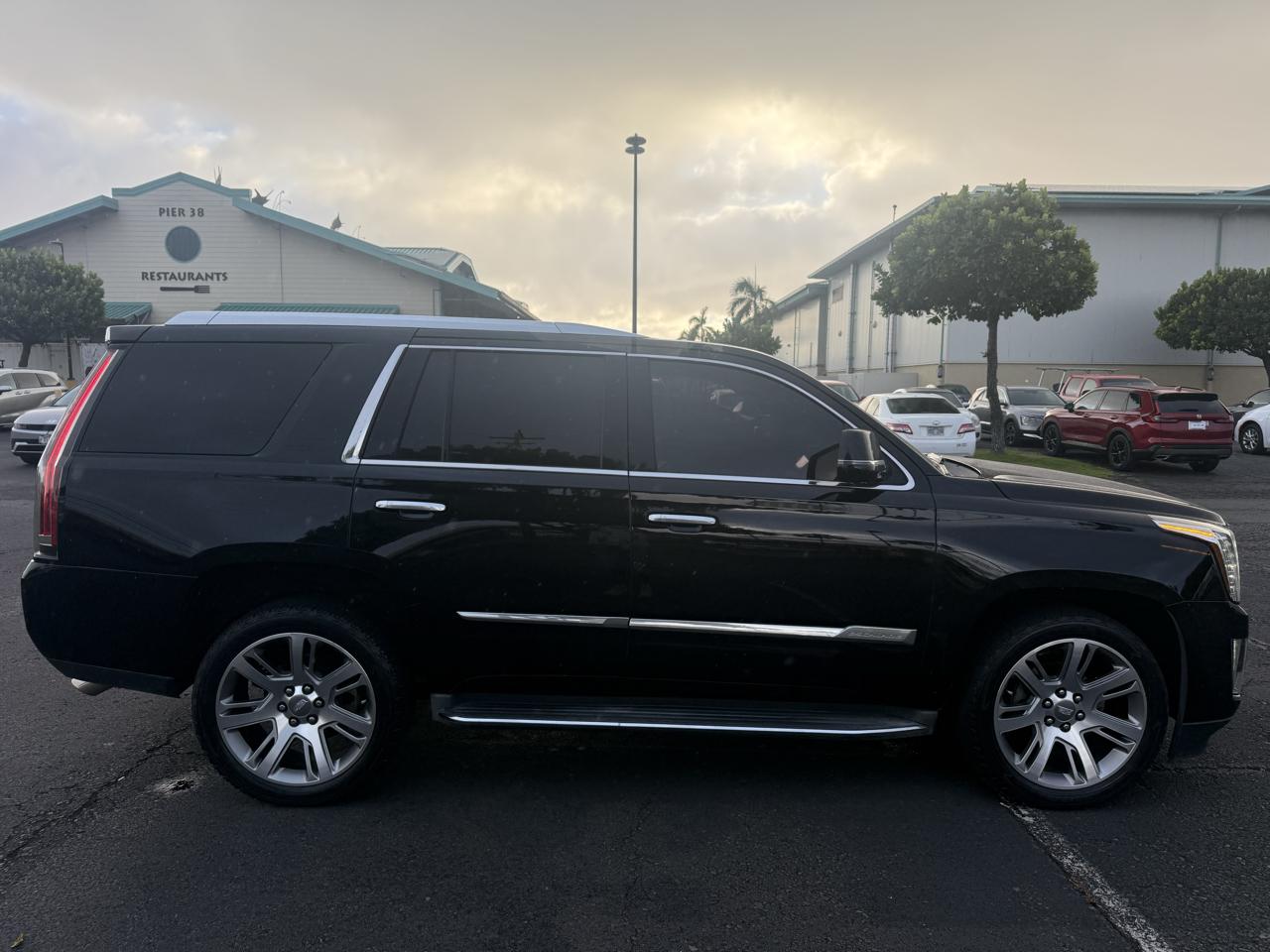 Cadillac Escalade Luxury 2WD 2016