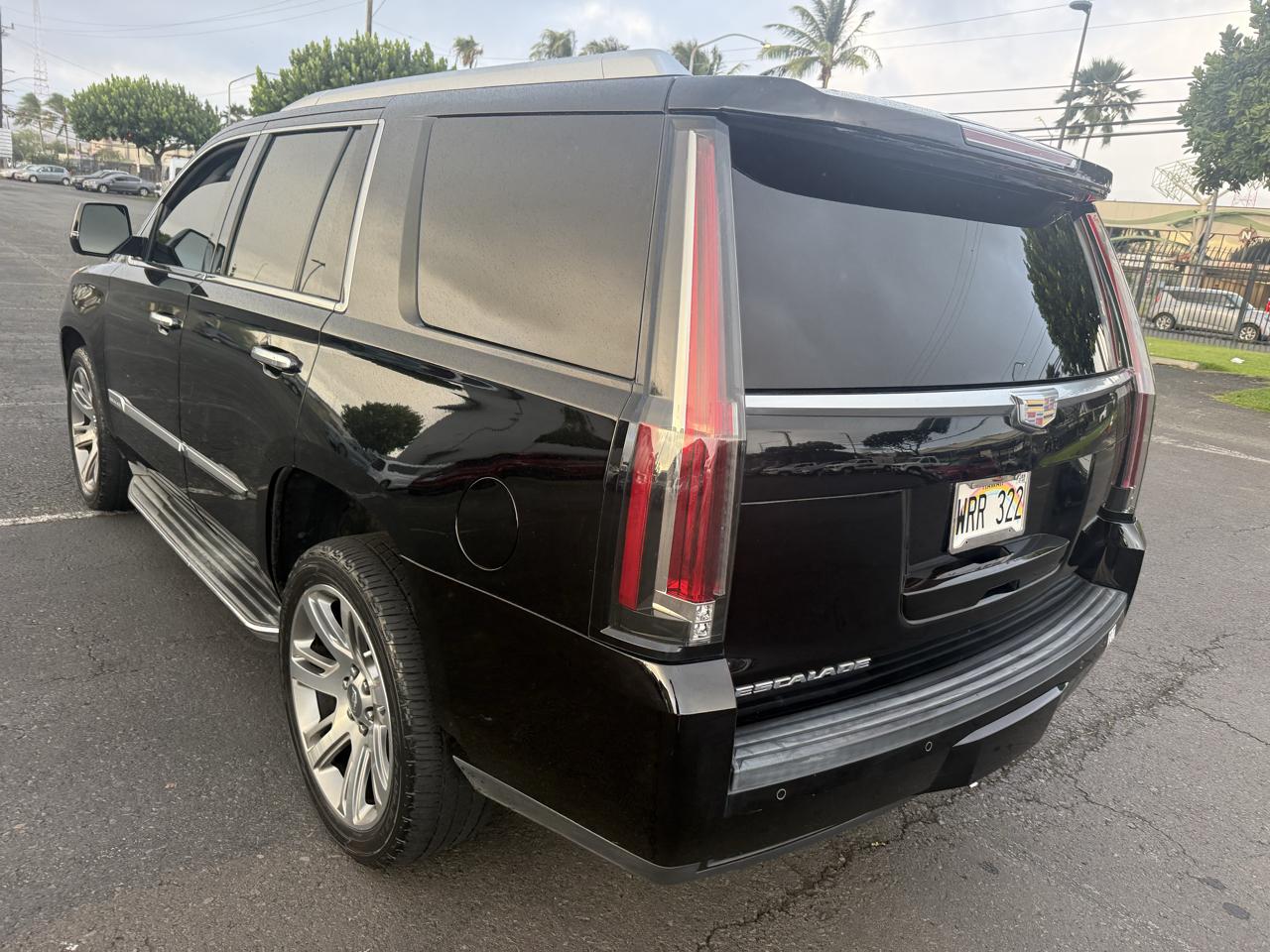 Cadillac Escalade Luxury 2WD 2016
