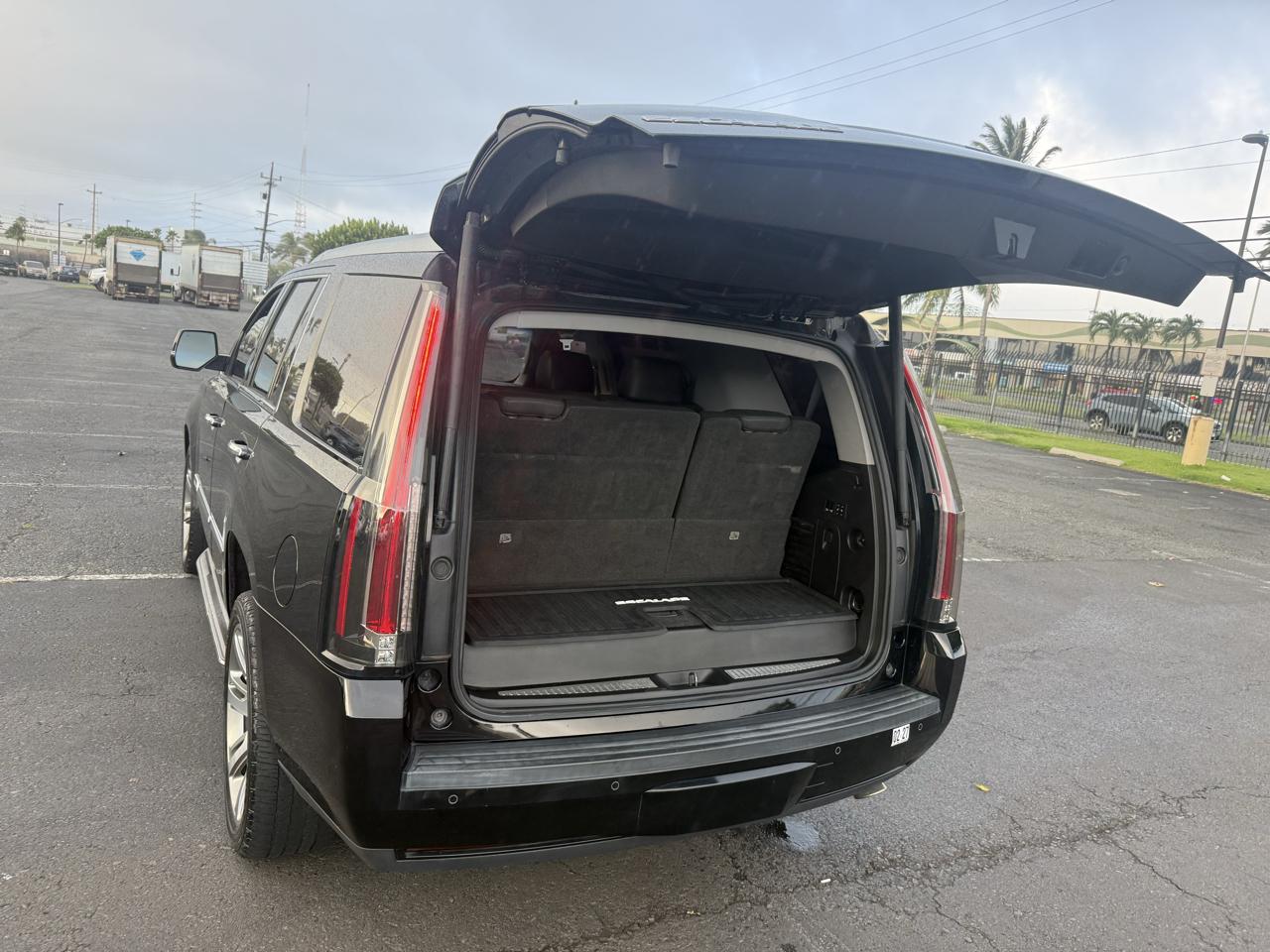 Cadillac Escalade Luxury 2WD 2016