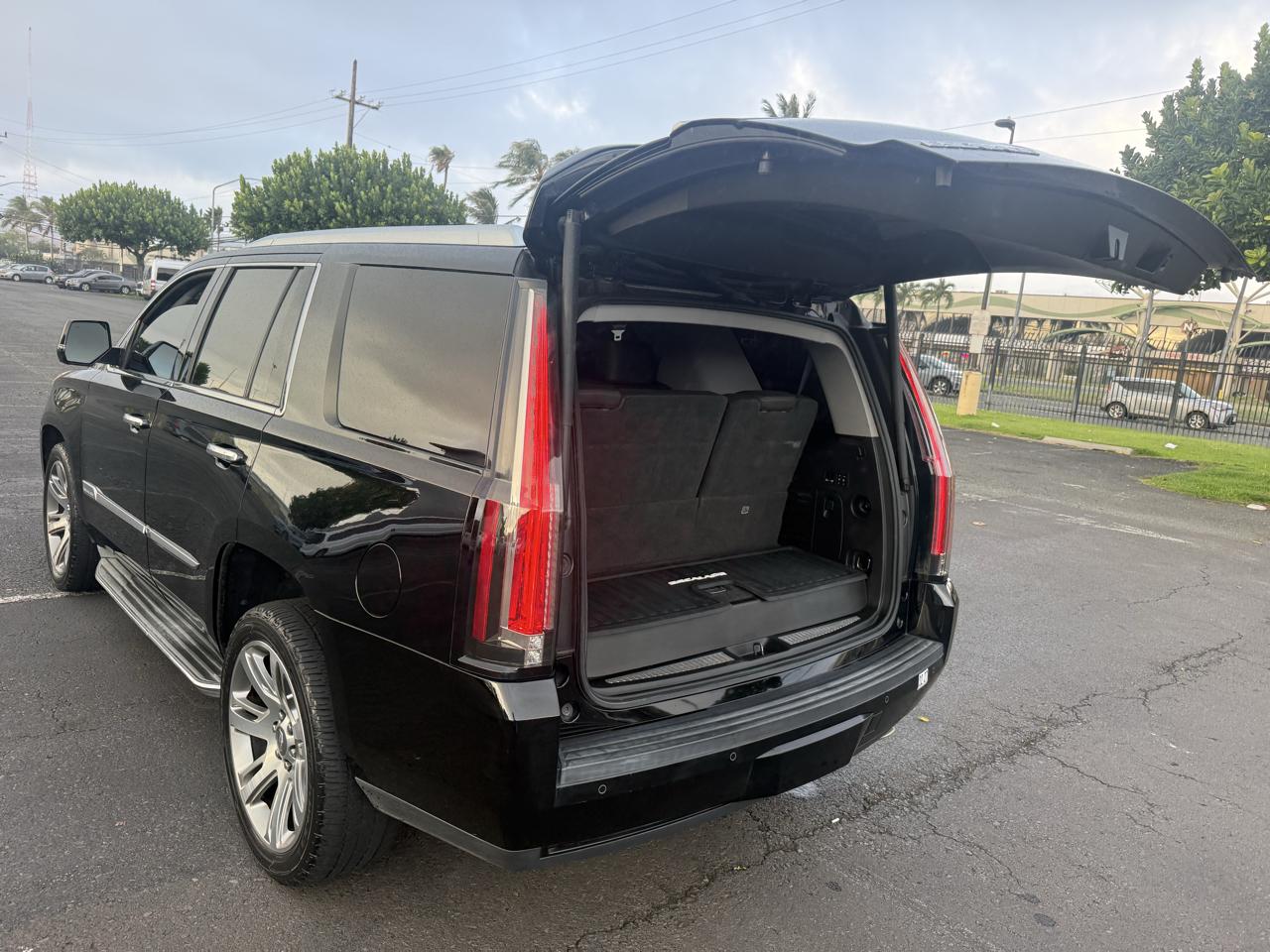 Cadillac Escalade Luxury 2WD 2016