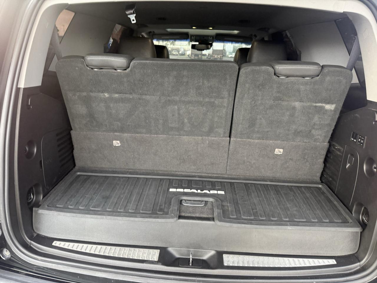 Cadillac Escalade Luxury 2WD 2016