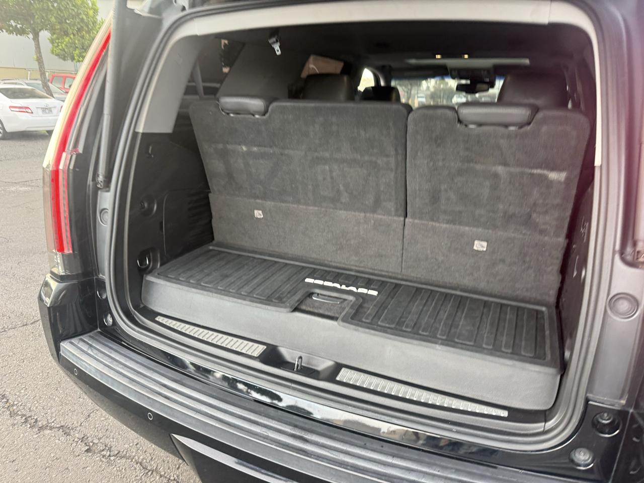 Cadillac Escalade Luxury 2WD 2016