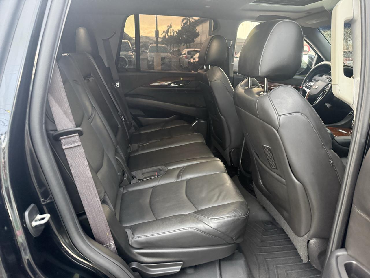 Cadillac Escalade Luxury 2WD 2016