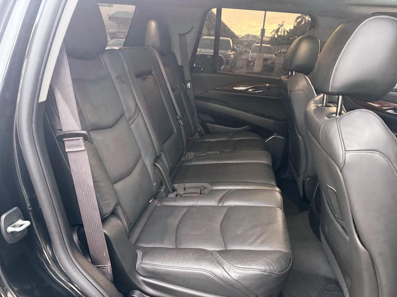 Cadillac Escalade Luxury 2WD 2016