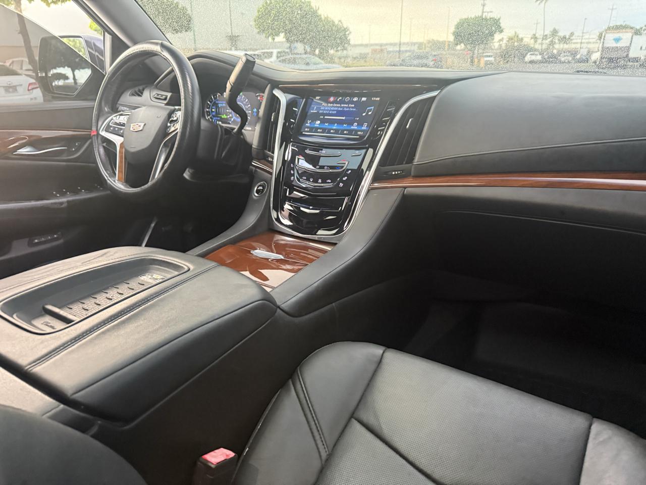 Cadillac Escalade Luxury 2WD 2016