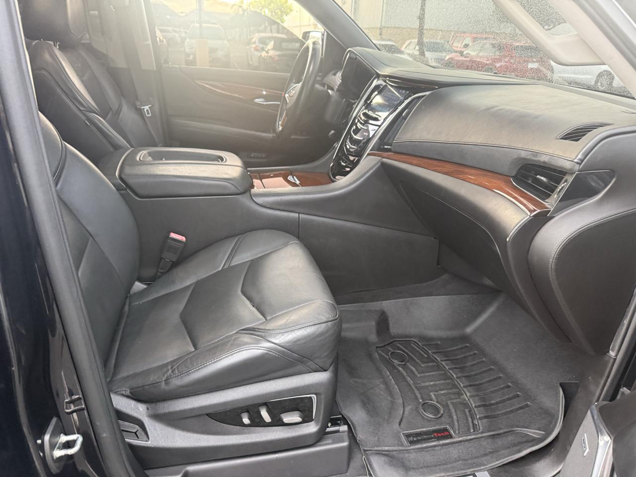 Cadillac Escalade Luxury 2WD 2016