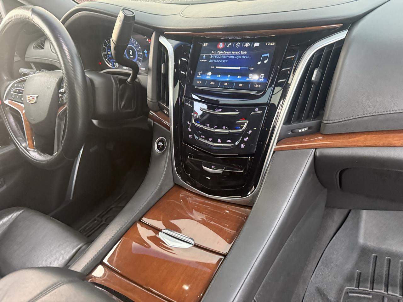 Cadillac Escalade Luxury 2WD 2016