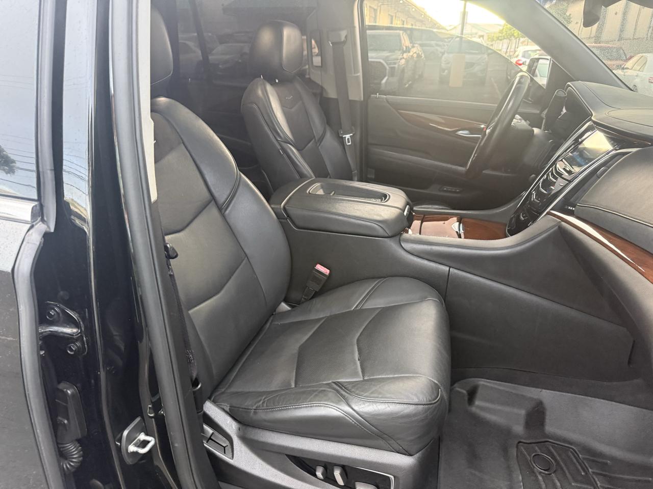 Cadillac Escalade Luxury 2WD 2016